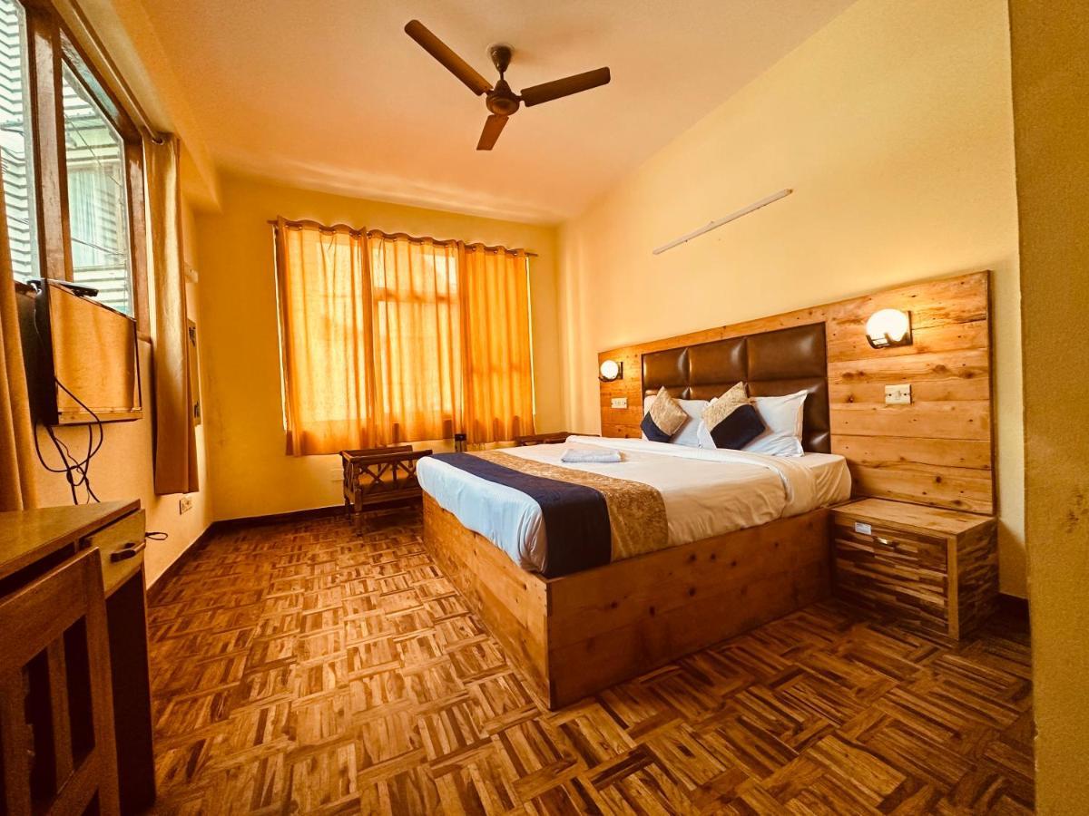 Hotel Grand Kalinga - Near Volvo Bus Stand Manali エクステリア 写真